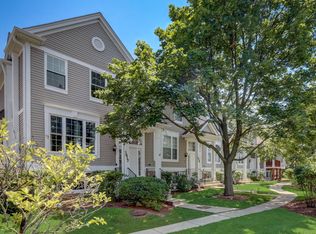 1612 Fox Run Dr, Arlington Heights, IL 60004