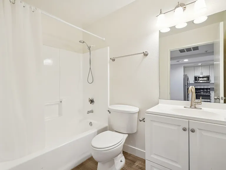 5662 La Mirada Ave. — Photo 7