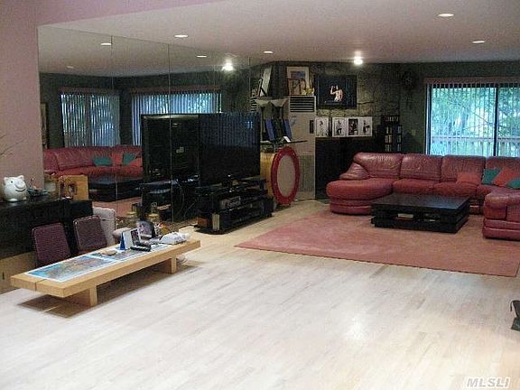 3rd image of 43 Center Ct