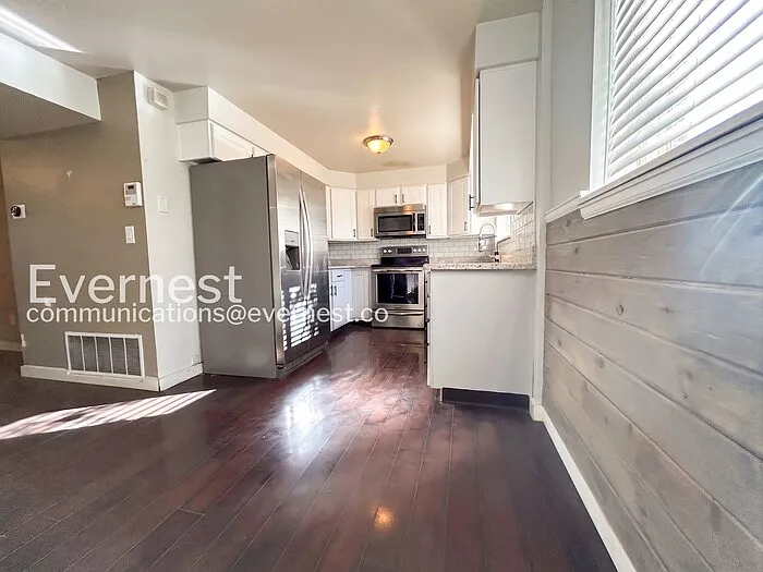 3 bed, 2.5 bath, 1653 sqft, $2,300 — Photo 3
