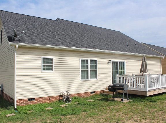 3rd image of 612 Yellowstone Dr