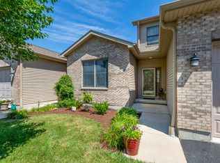 1352 Ridge Dr, Sycamore, IL 60178