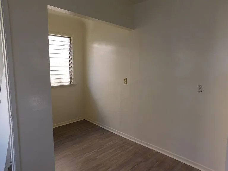 417 E Elmwood Ave — Photo 6