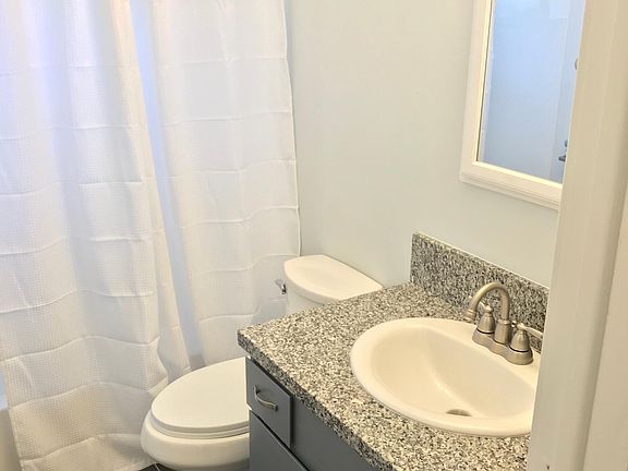 3rd image of 510 Maple St #3