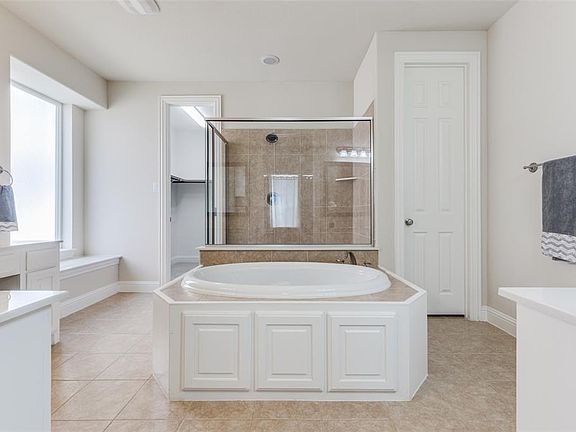 5th image of 108 Lavender Ln