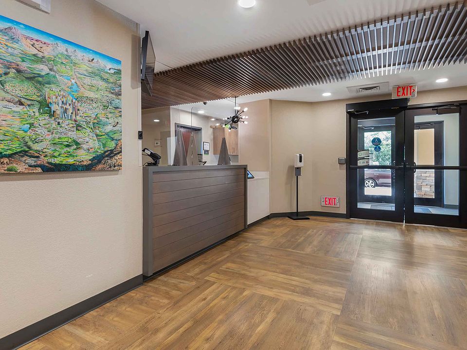 Lobby and Guest Check-in