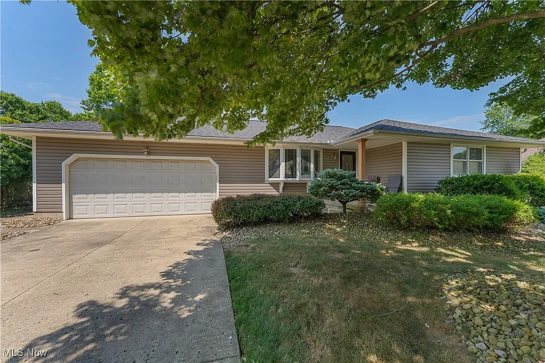 1272 Valley View Dr photo 1