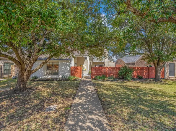 2613 Rustling Oaks Dr, Bryan, TX 77802