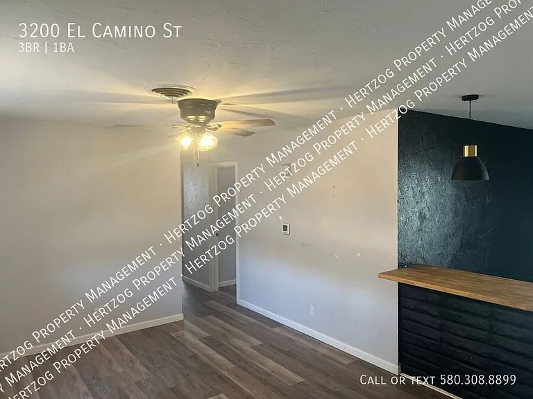 3200 El Camino St — Photo 2