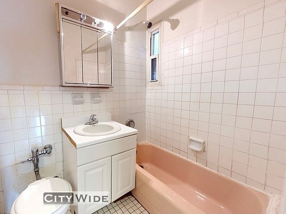 4th image of 416 E 81st St #4G