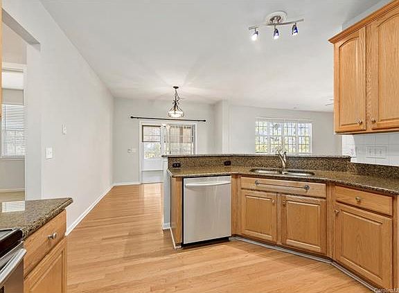 3rd image of 8141 Laurel Run Dr