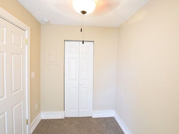 3rd image of 146 E Voorhis Ave APT 4