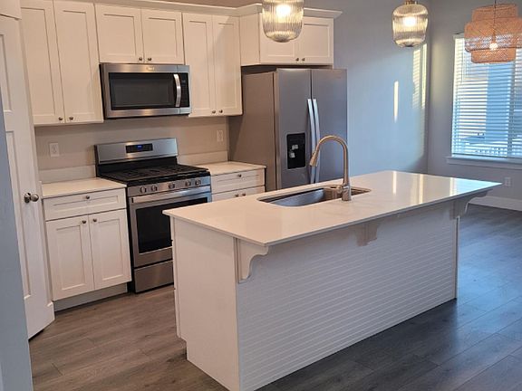 4th image of 1743 W Newcastle Ln