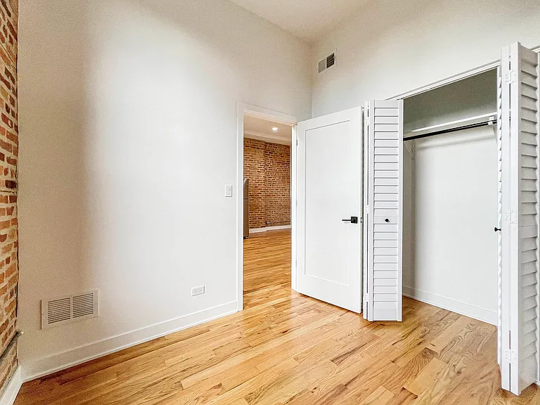 309 W Chicago Ave #301 — Photo 16