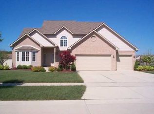 31786 Honey Suckle Dr, Brownstown, MI 48173