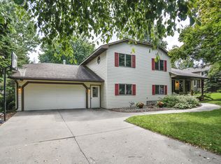 1192 Meadowbrook Ln, River Falls, WI 54022