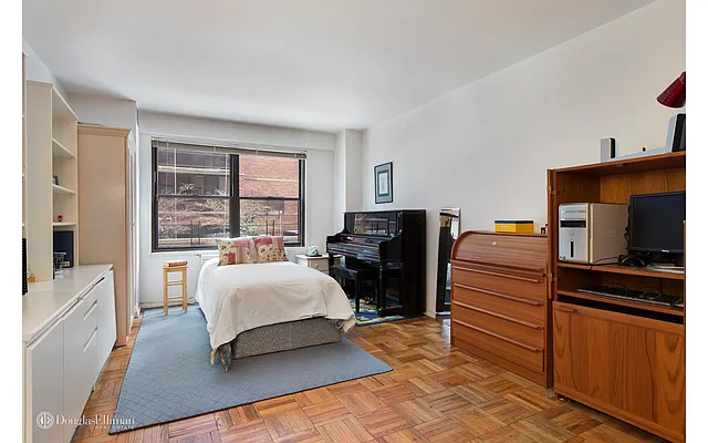 Sold by Douglas Elliman | media 25