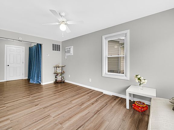 3rd image of 7012 W 128th Ln