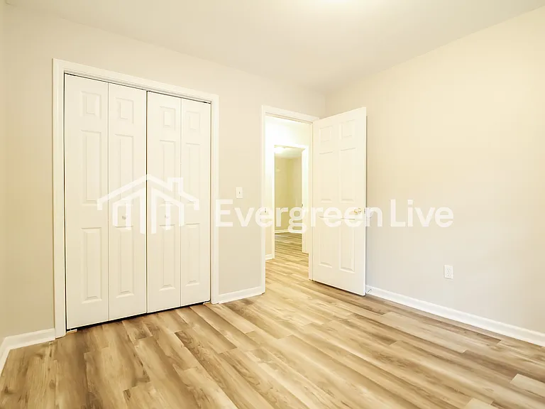 127 Ashdown Dr — Photo 9