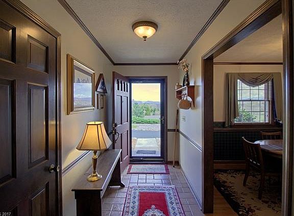 4th image of 29 Amber Dr W