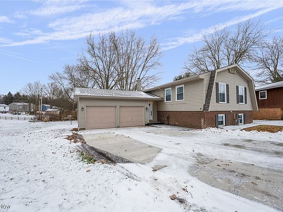 2nd image of 862 Marilyn Dr
