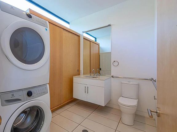 3rd image of 569A Lassen St