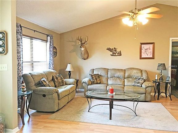 3rd image of 230 Cranbrook Dr