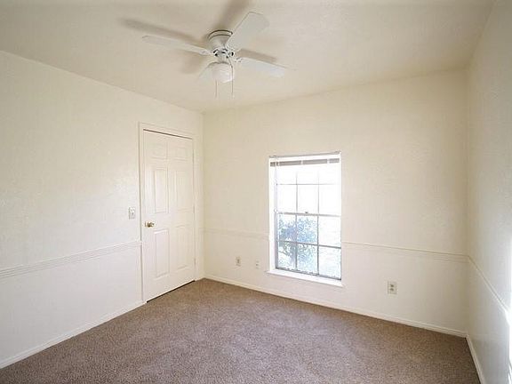 5th image of 318 Forsythe Dr