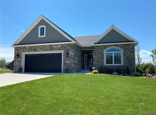 5456 Waterlefe Dr, Clarence, NY 14031