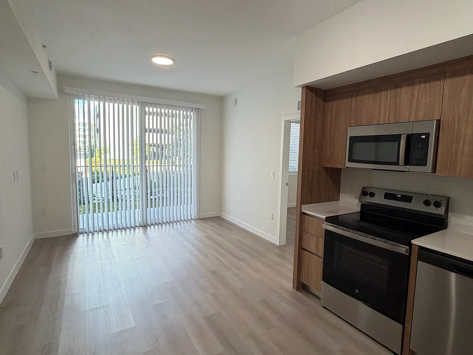 2 bed, 859 sqft, $2,199 — Photo 2
