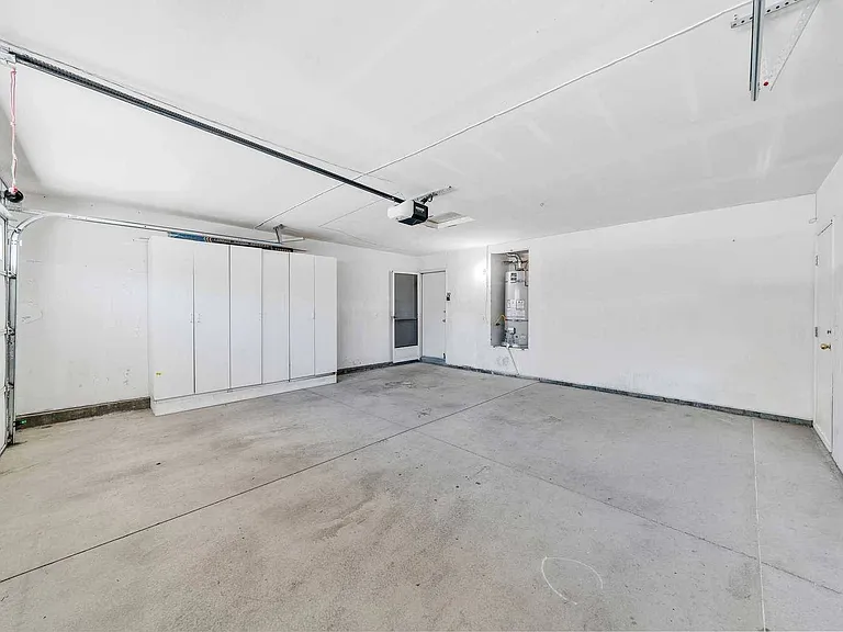 421 Minaret St — Photo 52