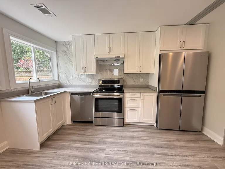 382 Burnhamthorpe Rd #GARDEN — Photo 1