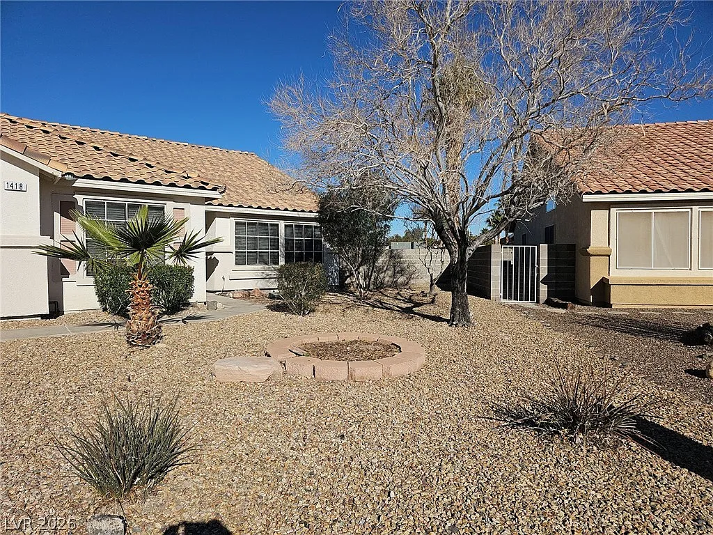4 bed, 2.5 bath, 2076 sqft, $2,395 — Photo 2