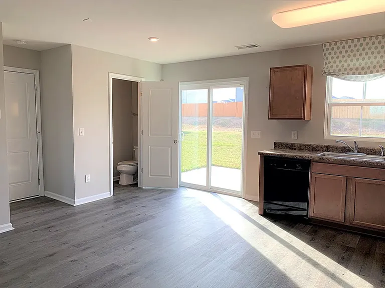 275 Hollandale Rd — Photo 4