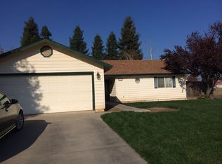 3418 E Sanders Ct, Visalia, CA
