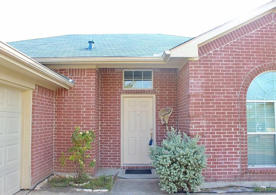 1st image of 208 Hardwicke Ln