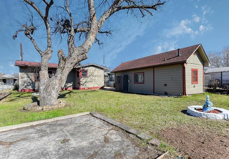 1322 W Malone Ave — Photo 17