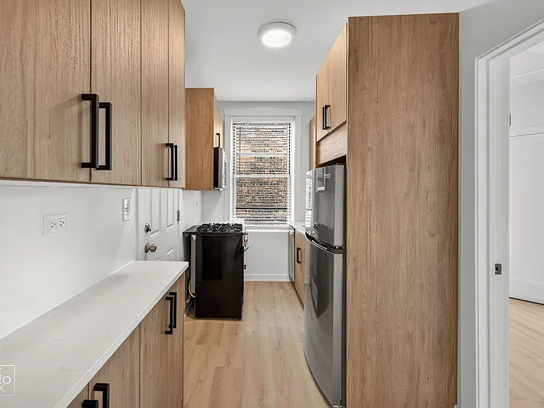 2139 W Lunt — Photo 15