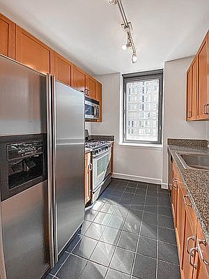 4th image of 414 W 42nd St #36B