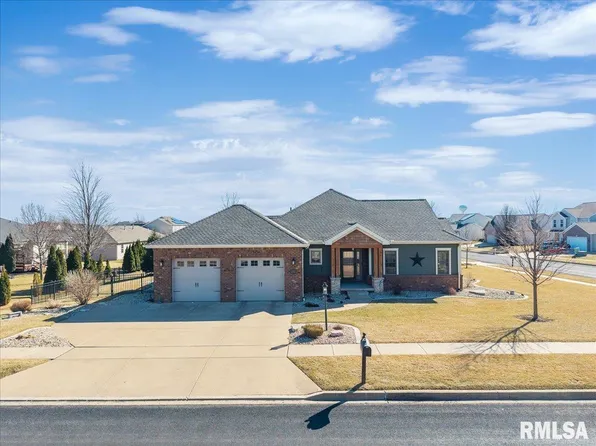 1604 Kelsey St, Washington, IL 61571