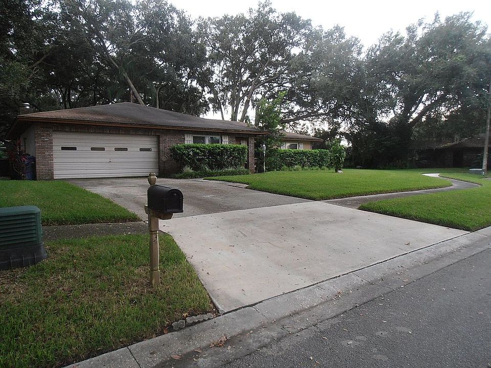2nd image of 703 Queens Ct