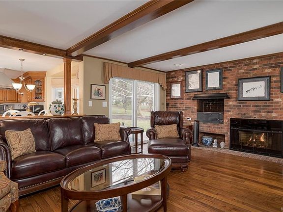 5th image of 152 Stonehenge Dr