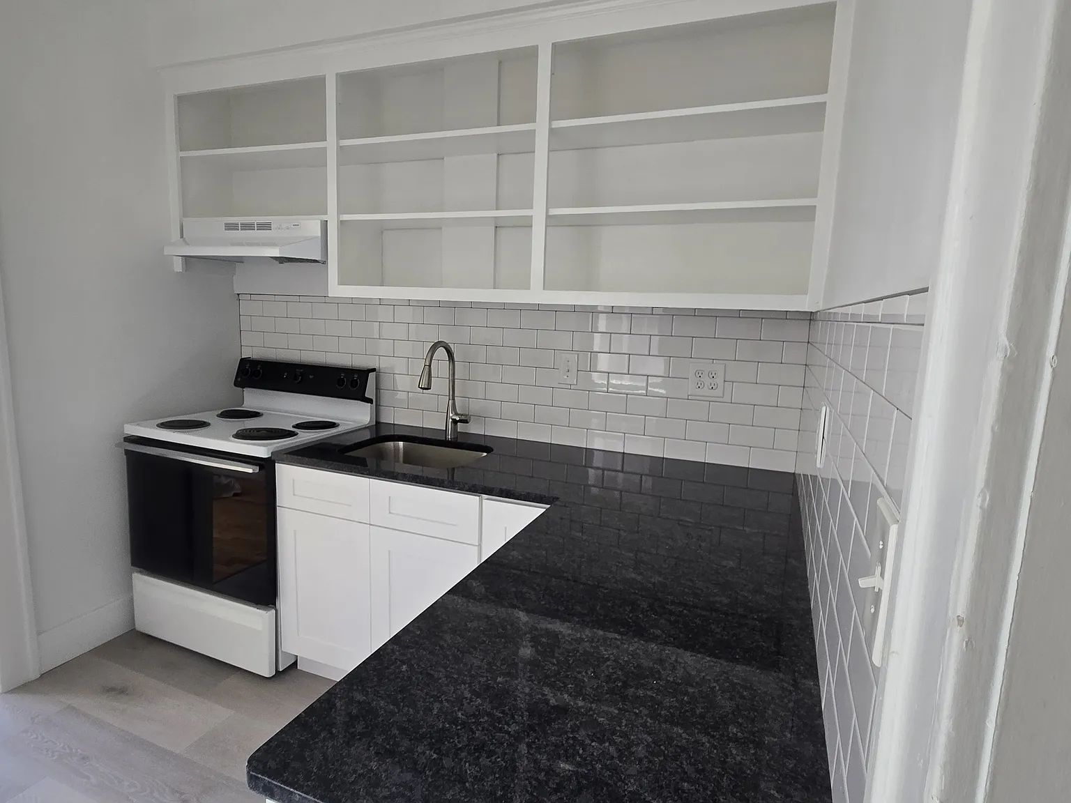 1 bed, 700 sqft, $1,100 — Photo 2