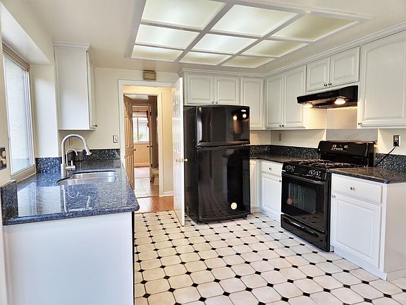 2nd image of 7181 Blue Hill Dr
