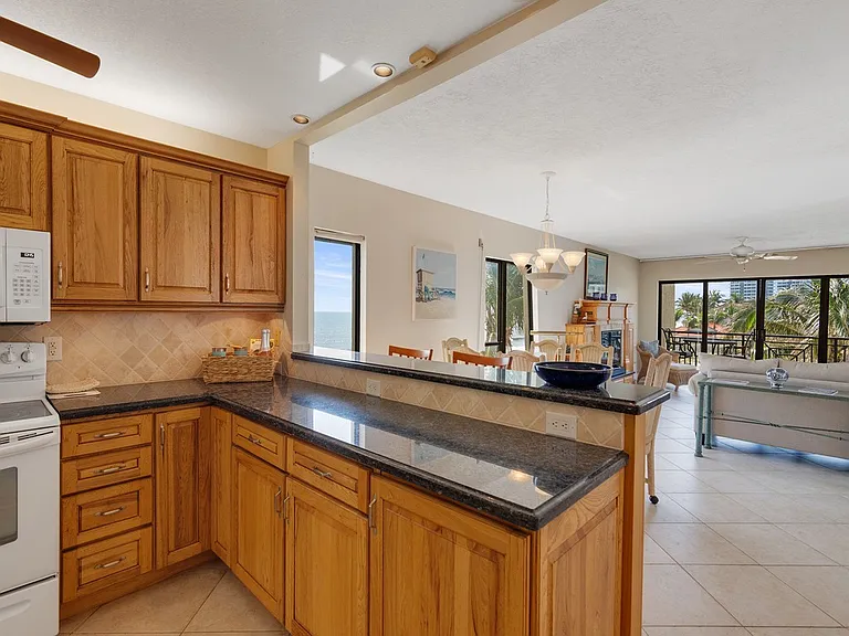 3939 Ocean Dr #401B — Photo 12