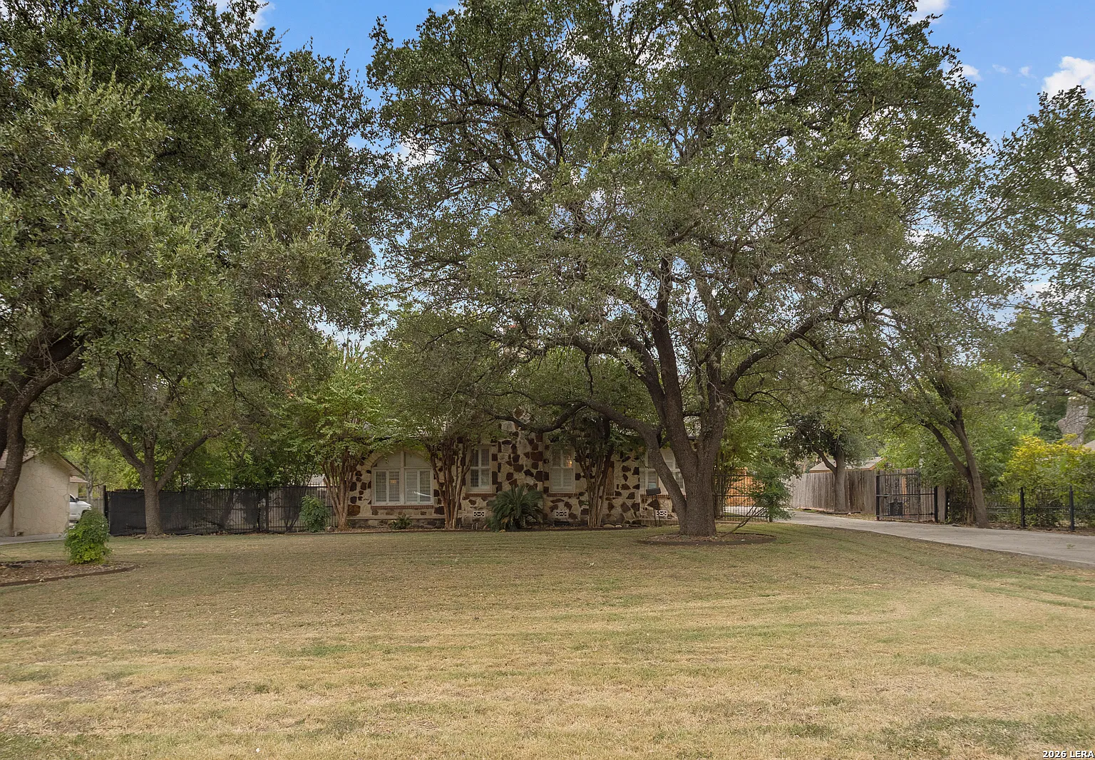 3 bed, 1.0 bath, 1656 sqft, $1,800 — Photo 1