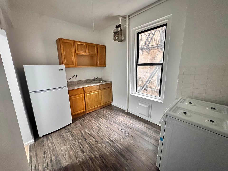 2nd image of 608 W 192nd St #9B