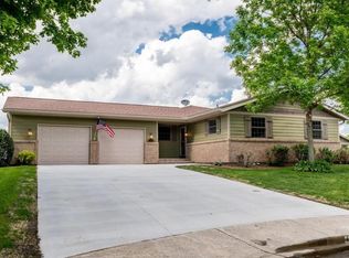 209 N Circle Dr, Montgomery, MN 56069