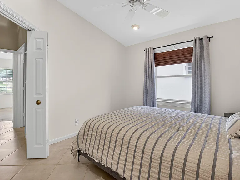 5256 Glenville Dr — Photo 37