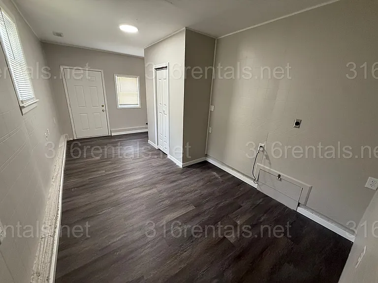 2943 S Volutsia Ave — Photo 15